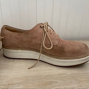 COMFORTABLE CLARKS OXFORD SHOES